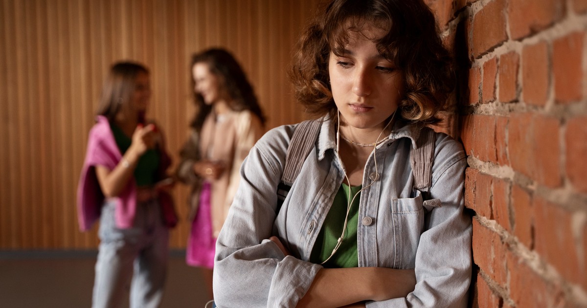 Personas que crecen sin amigos cercanos desarrollan estos hábitos, según la psicología