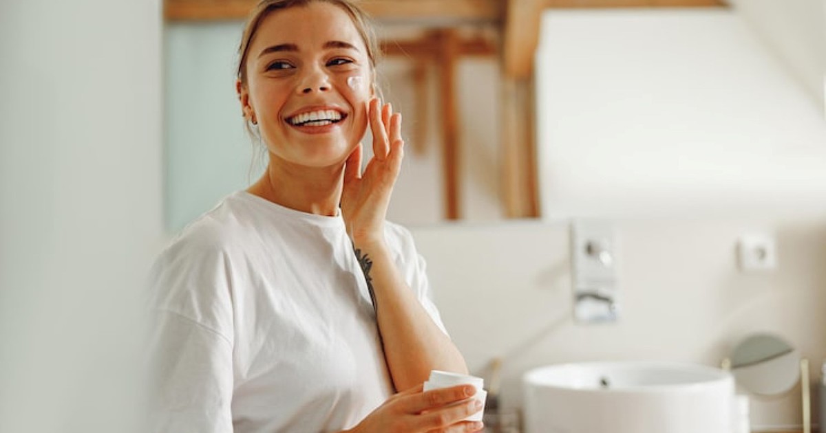 Cómo rejuvenecer la piel con vitamina C y ácido hialurónico