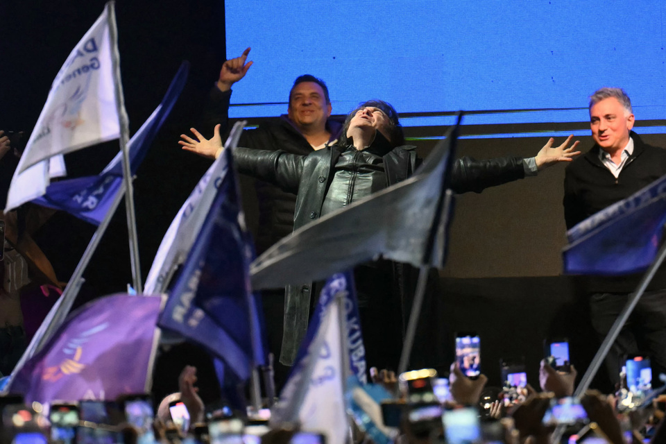 La capa y la espada que le queda a Milei