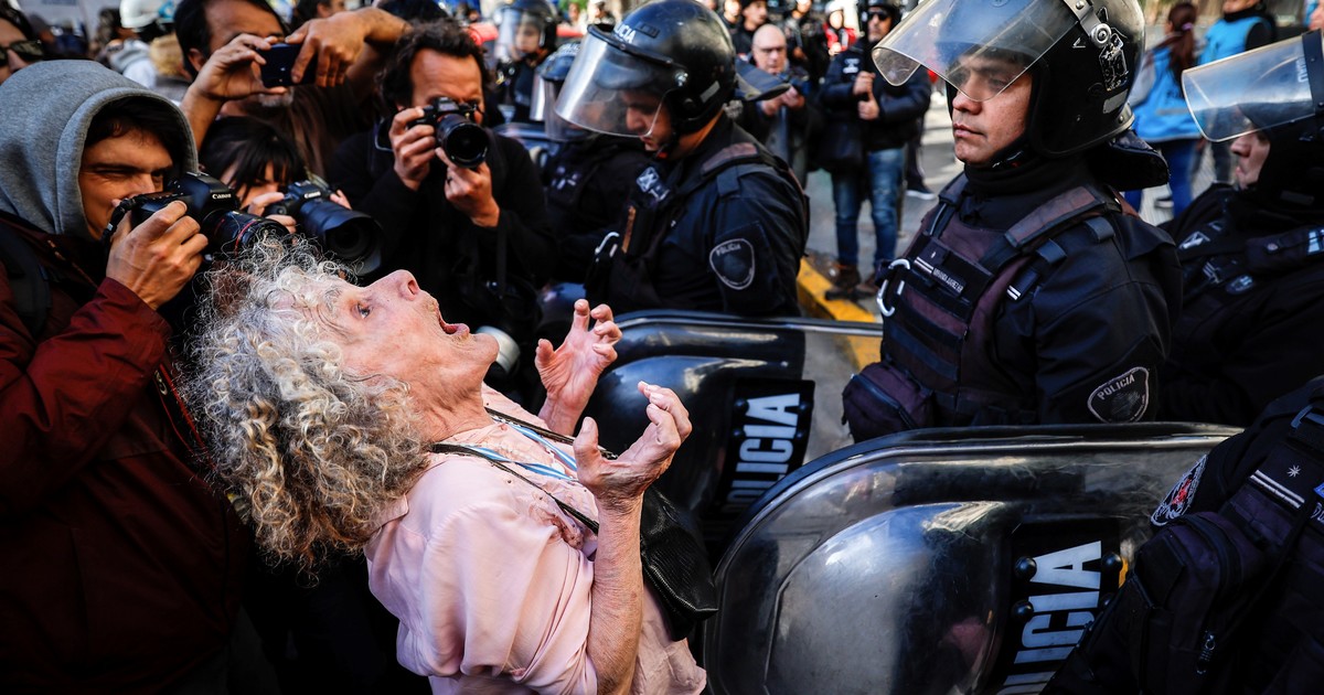 Jubilados: cuánto cobrarán de mínima en agosto 2025 tras el veto de Javier Milei