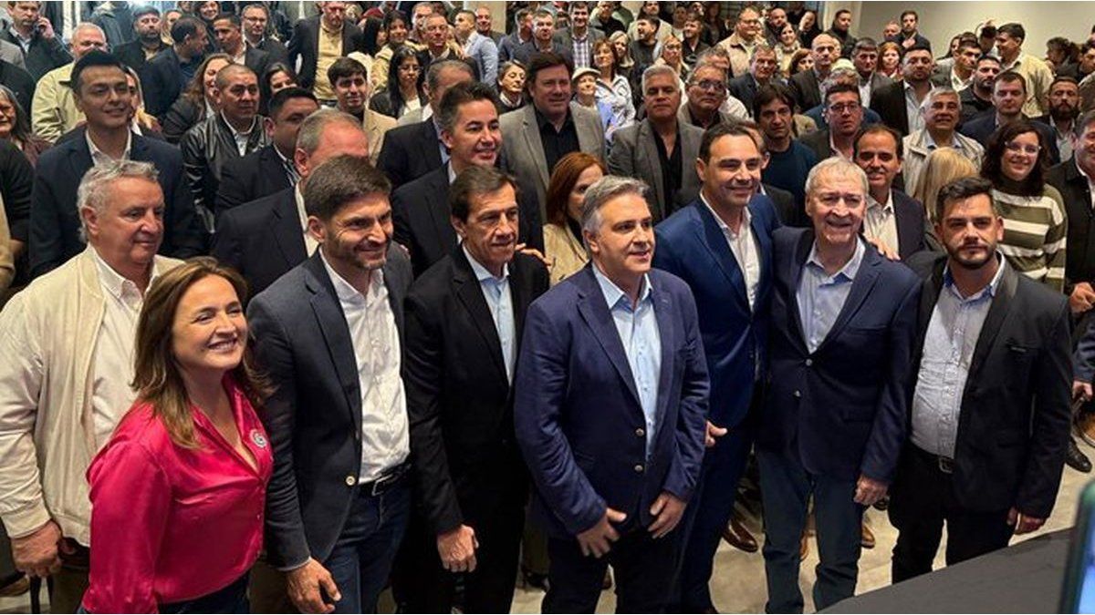 Gobernadores de Provincias Unidas presentaron su decálogo: «Hacen falta votos, no vetos»