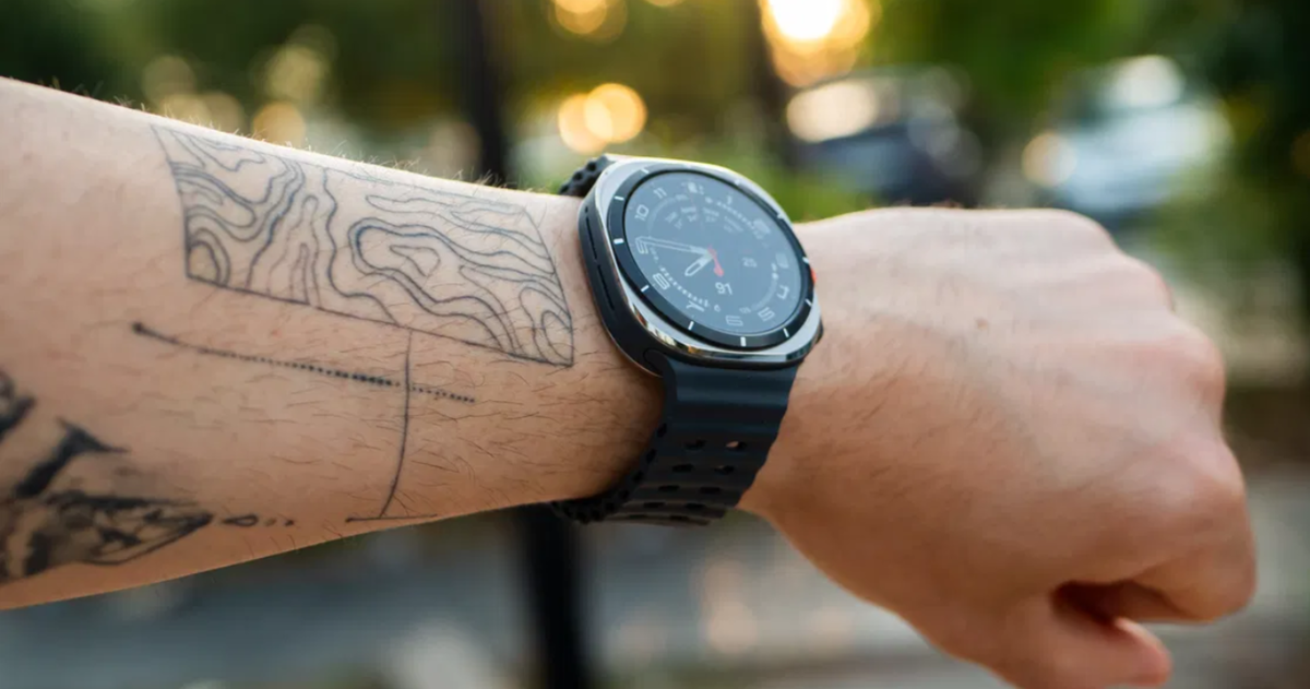 Descubre lo que puede hacer por ti un smartwatch como este, con descuento y batería de larga duración