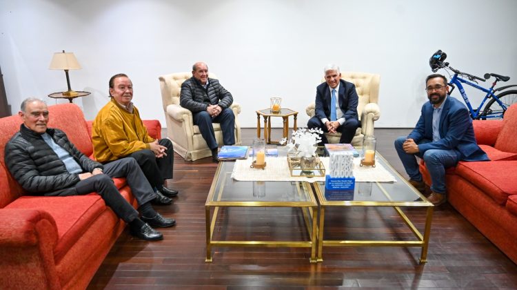 ‘Los Cantores del Manantial’ mantuvieron un encuentro con el Gobernador