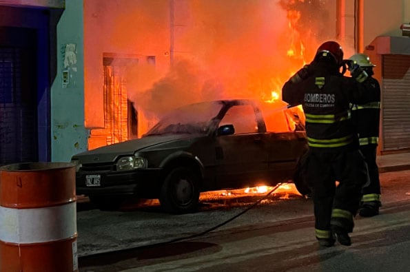 Se incendiaron tres autos en Córdoba, pero sin lesionados