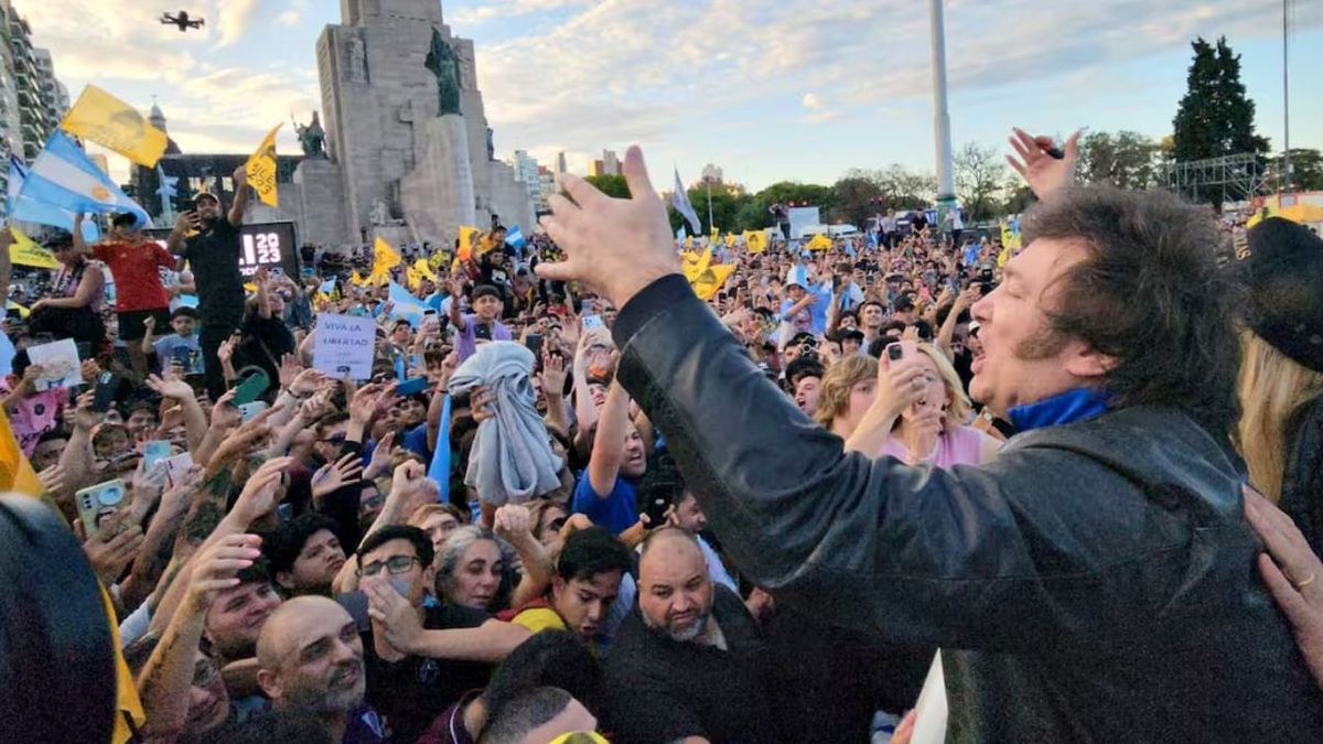 Reveladora encuesta: un sondeo identifica cuál es el sector de la sociedad que más apoya a Milei