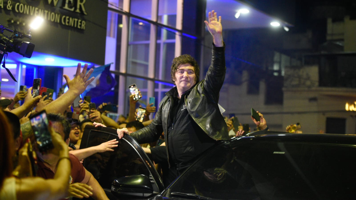 Milei suspendió su regreso y pasó la noche en un lodge de Rosario