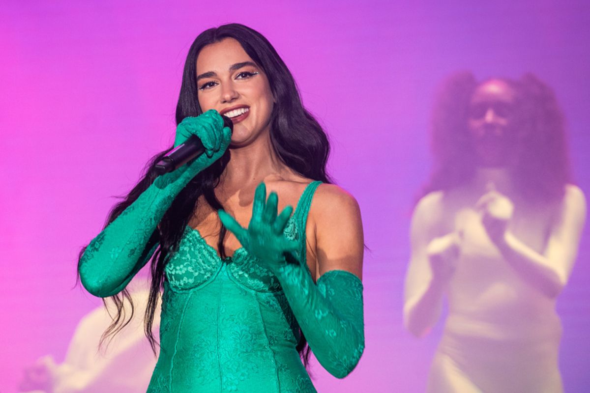 Uno por uno: todos los «covers» que realizó Dua Lipa en su gira de 2025