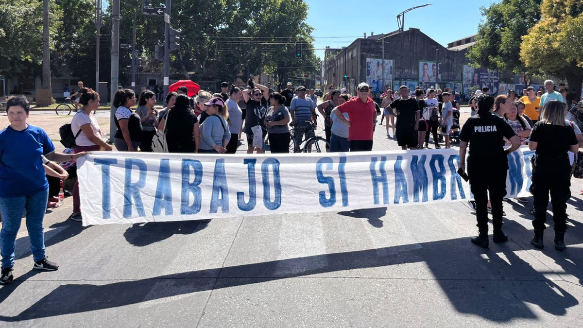 Protesta y cortes de tránsito en Rosario: La gente está tratando de sobrevivir