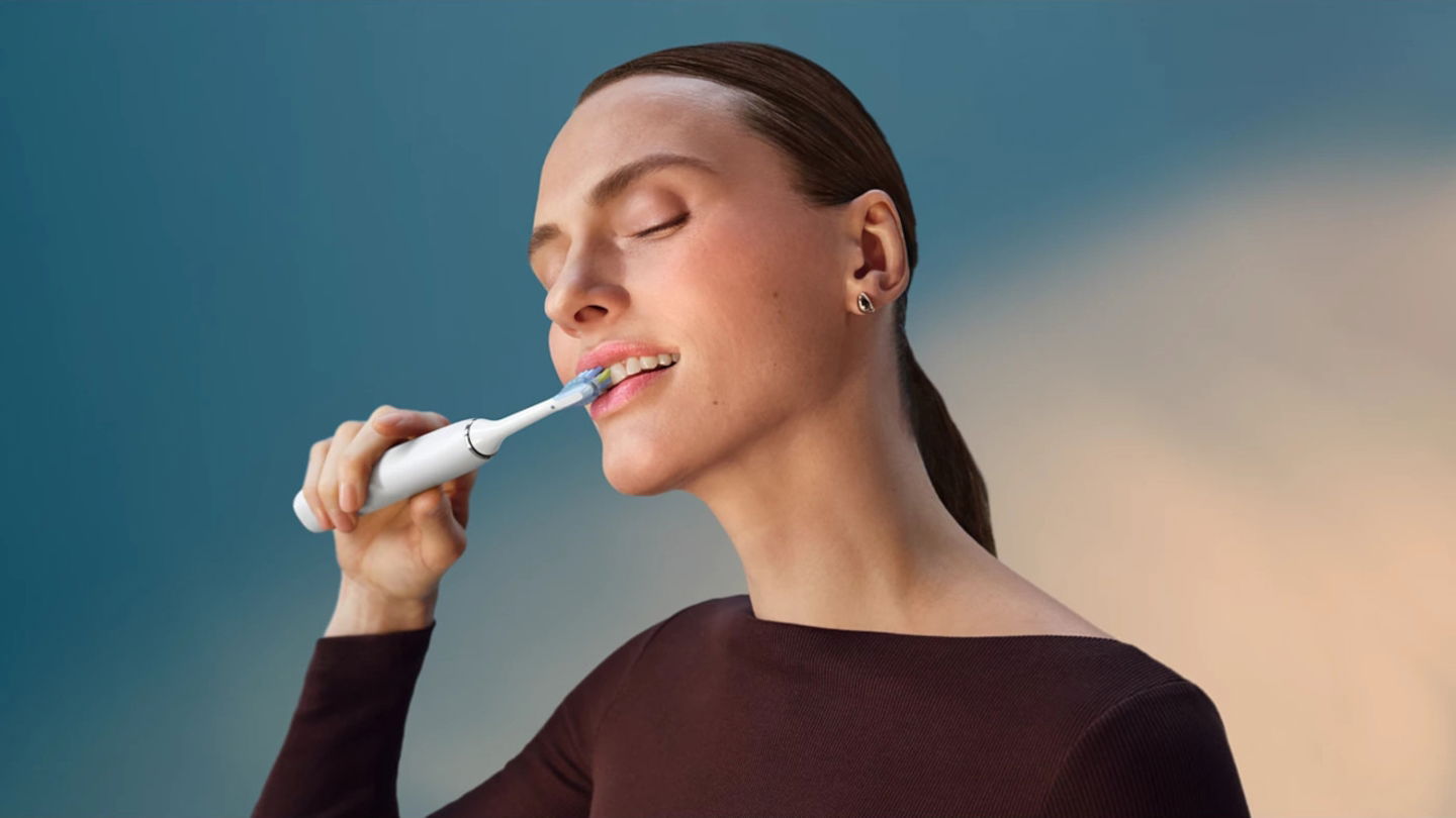 Desplome histórico en Amazon para ahorrar más de 300 euros en este pack de dos cepillos de gama alta Philips Sonicare