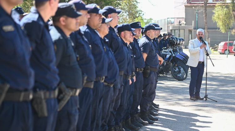 “En 2023, cuando asumimos, había 3 camionetas para la movilidad rural y ahora vamos a tener 19”
