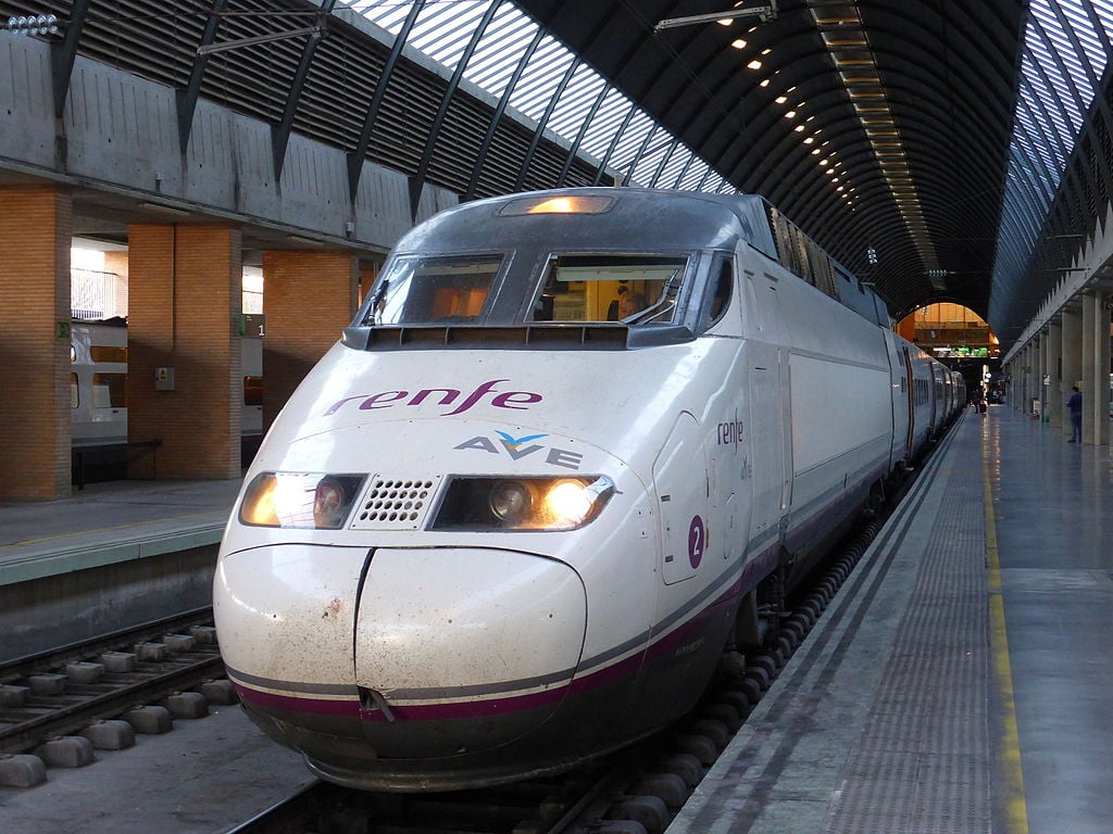 ¿Qué dice la política de Renfe / Iryo sobre la cancelación de trenes por un accidente?