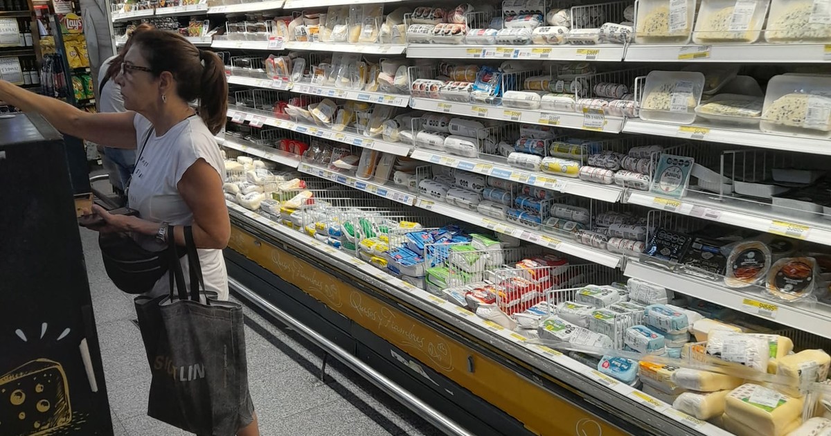 Alertan por una micro organism en un queso de una reconocida marca: el comunicado de la ANMAT y el SENASA