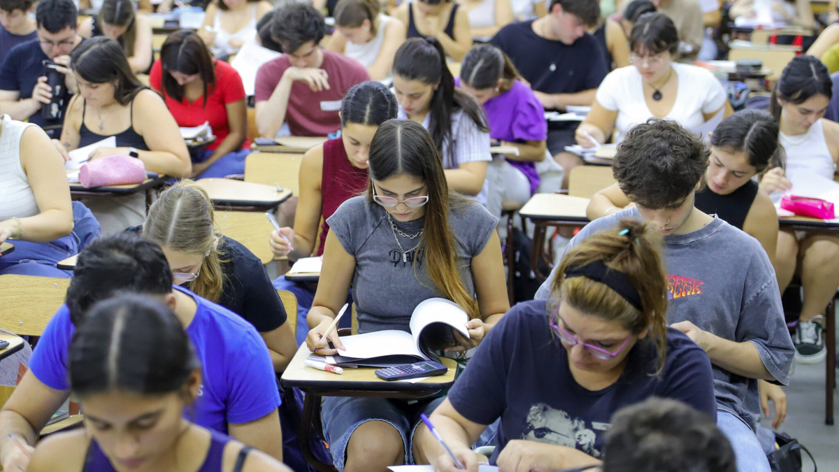 La UNR lanzó 10 tipos de becas para este año: cómo inscribirse