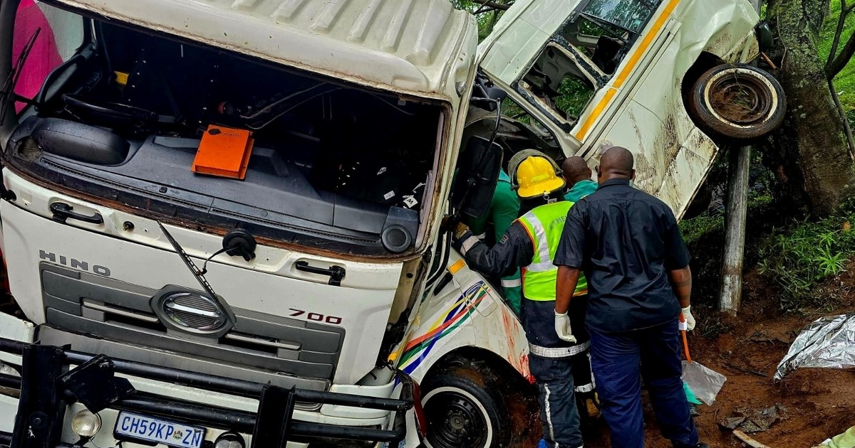 Sudáfrica: Brutal accidente entre un minibús y un camión causó la muerte de 11 personas