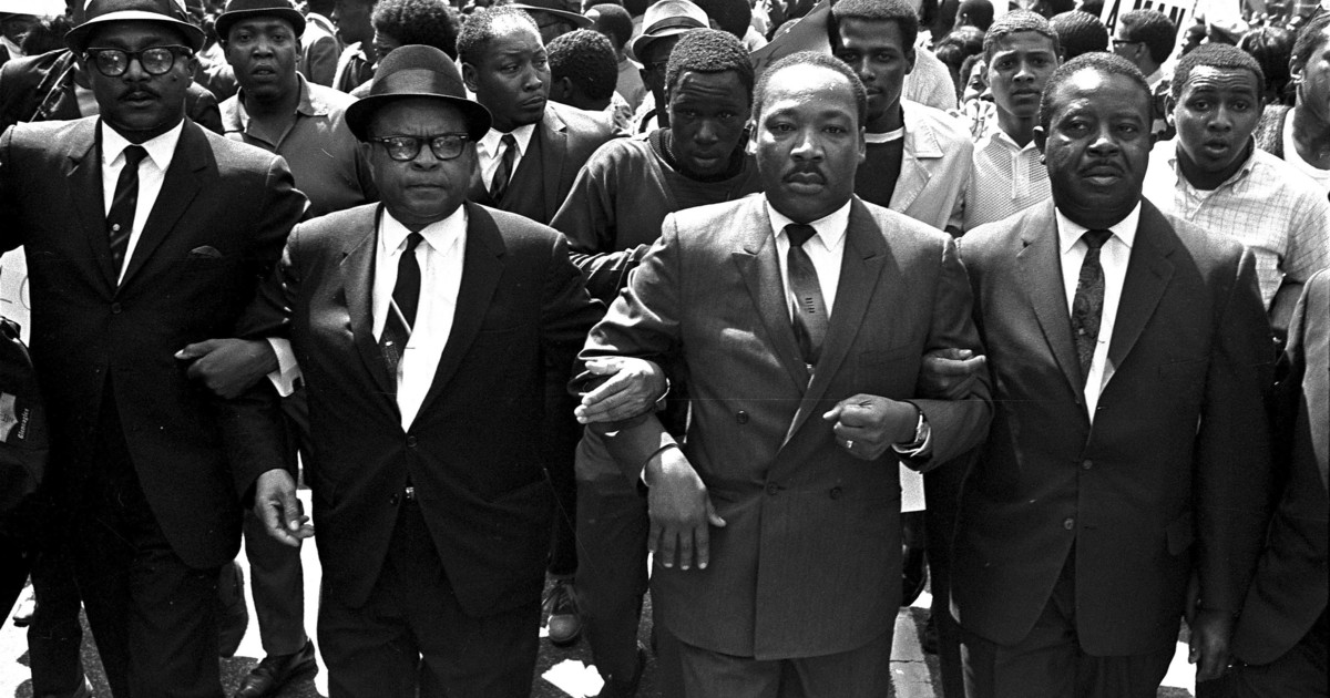 Cita del día, de Martin Luther King Jr.: «La oscuridad no puede expulsar a la oscuridad; solo la luz puede hacerlo. El odio no puede expulsar al odio; solo el amor puede hacerlo»