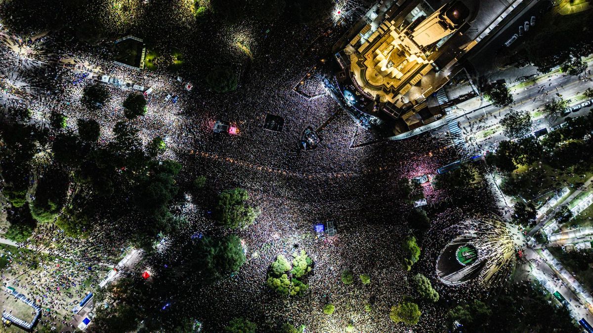 Fito Páez reunió más de 300 mil personas en snort gratuito en el Monumento a la Bandera