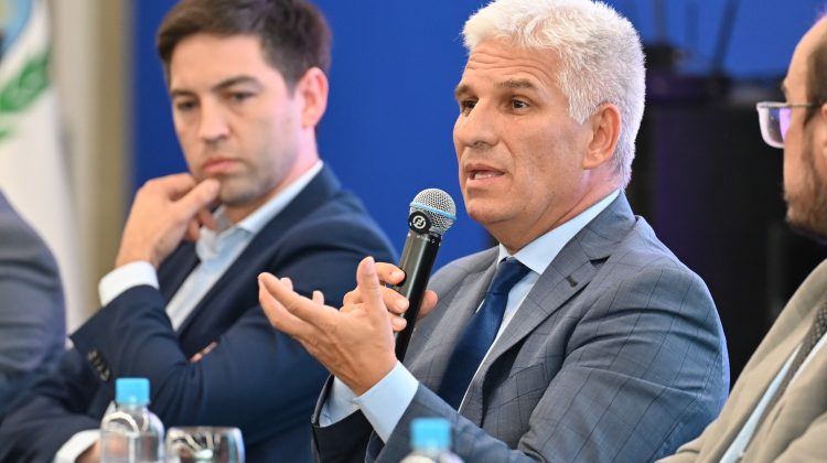 “En materia de educación, estamos articulando políticas, trabajando codo a codo”