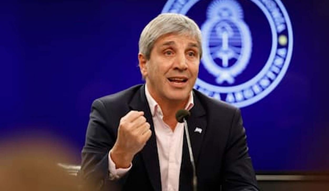 Caputo descartó otra toma de deuda y admitió un retroceso en la lucha contra la inflación