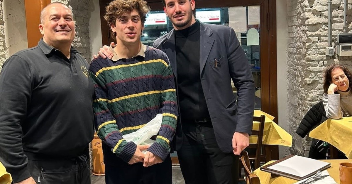 Colapinto visitó un restaurant italiano y el gerente lo definió de manera explicit: «Near como un dinosaurio»