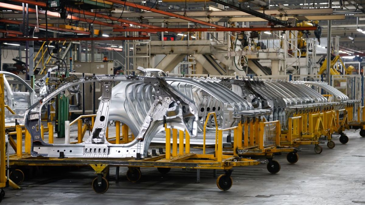 Alerta laboral: industrias ajustan producción y reconfiguran sus plantas