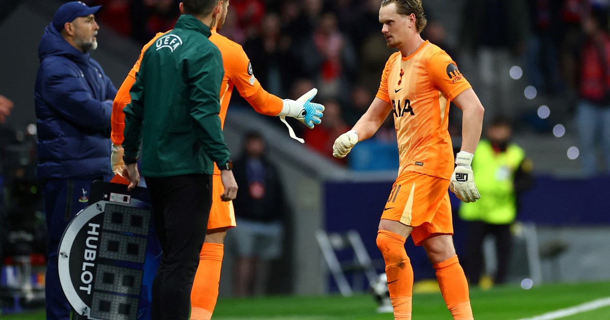 Antonin Kinsky y su noche fatal en la Champions League: el arquero de Tottenham se comió tres goles ante Atlético y lo sacaron a los 15 minutos