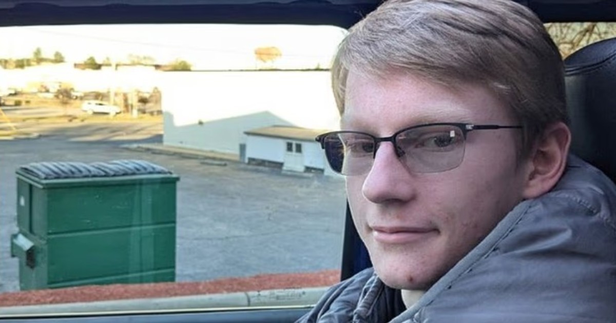 El joven armado que fue abatido tras irrumpir en la residencia de Trump habría estado obsesionado con los archivos Epstein