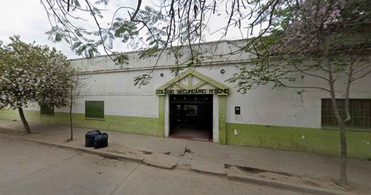 Escalada de violencia escolar: discutió con dos compañeros en educación física y los apuñaló a la salida
