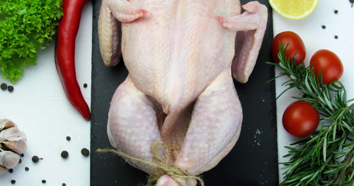 Santiago González, experto en alimentos: «El pollo tenemos que cocinarlo bien porque las aves tienen bacterias malas como la salmonela»