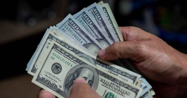 El «colchón» de los argentinos: Bloomberg advierte que el recuerdo del corralito frena el thought de Milei