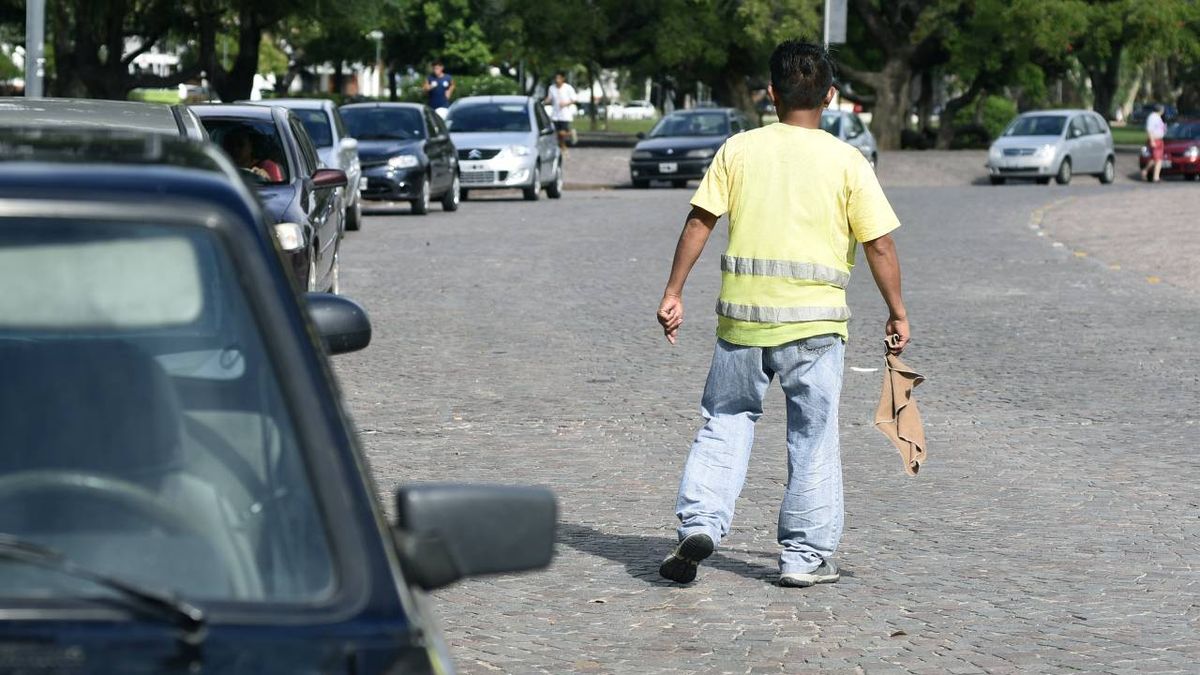 Cuidacoches: la Iglesia presiona en Diputados contra la prohibición