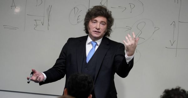 Tras profundizar los recortes, Javier Milei celebró el superávit fiscal en el primer cuatrimestre del año