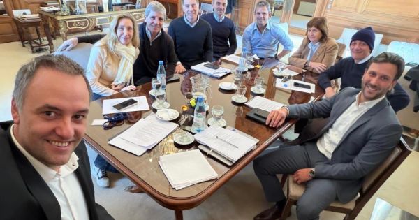 La mesa política se reunió en medio de la fuerte interna libertaria y hubo foto de unidad