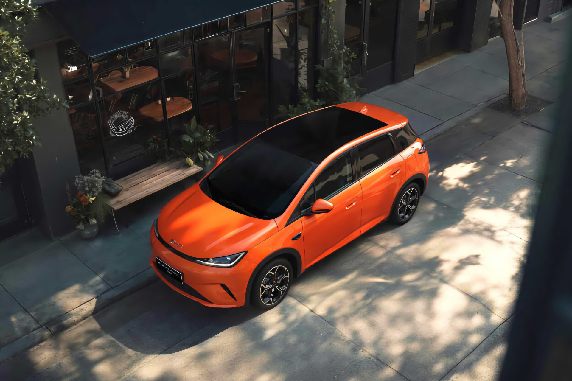 BYD lanza el híbrido enchufable más barato del mercado: tiene 105 Km de autonomía eléctrica, cuesta menos de 19.000 euros y se llama Dolphin G DM-i