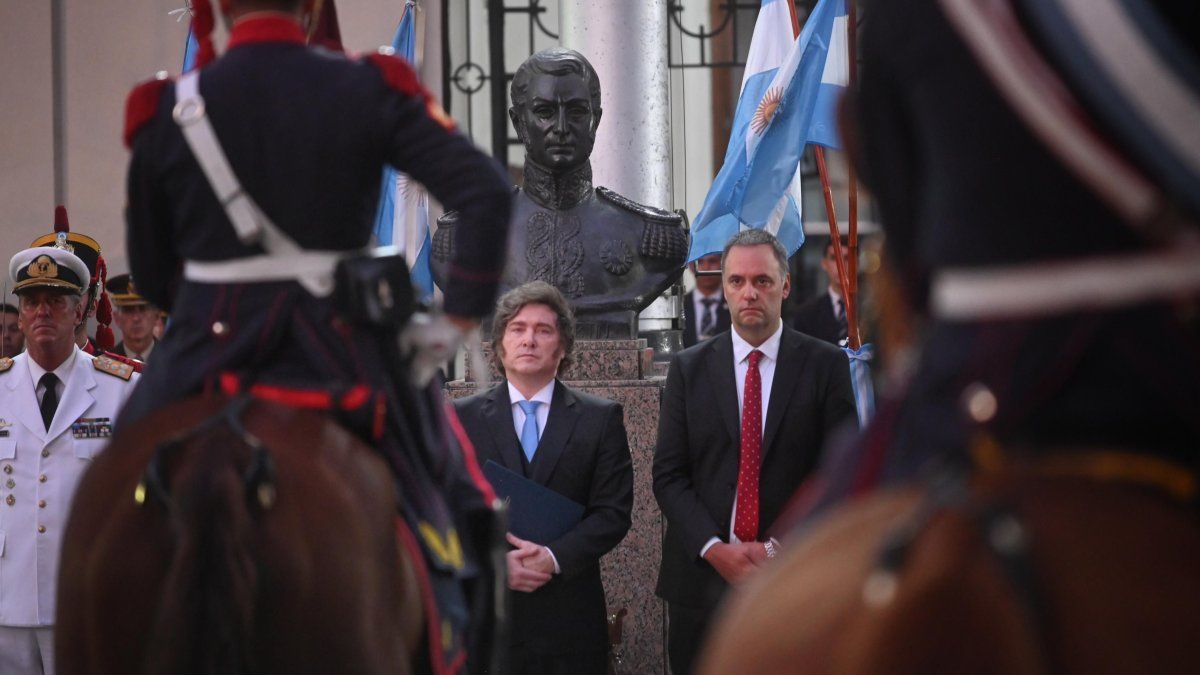 Día de la Bandera: Javier Milei busca en Rosario la foto que le permita dejar atrás el caso Manuel Adorni
