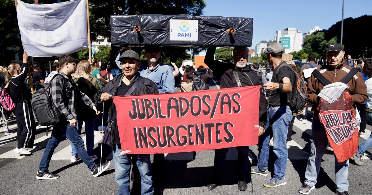 Una auditoría del PAMI detectó un entramado de irregularidades entre ópticas y oftalmólogos