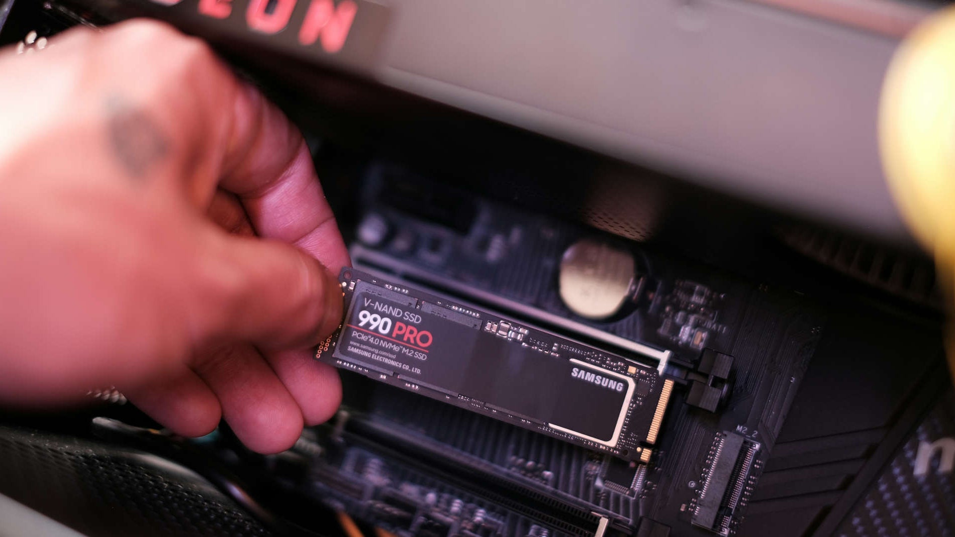 Longsys presenta en China el chip WM8500: SSD de 128 TB que se comportan como uno de 256 TB