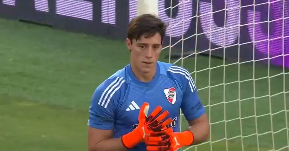 La impresionante atajada de Santiago Beltrán  en River vs Flamengo que ni Pedro pudo creer
