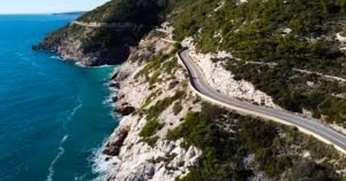 Tiene 86 curvas, vistas al Mediterráneo y muchos la consideran una de las carreteras más bonitas del mundo