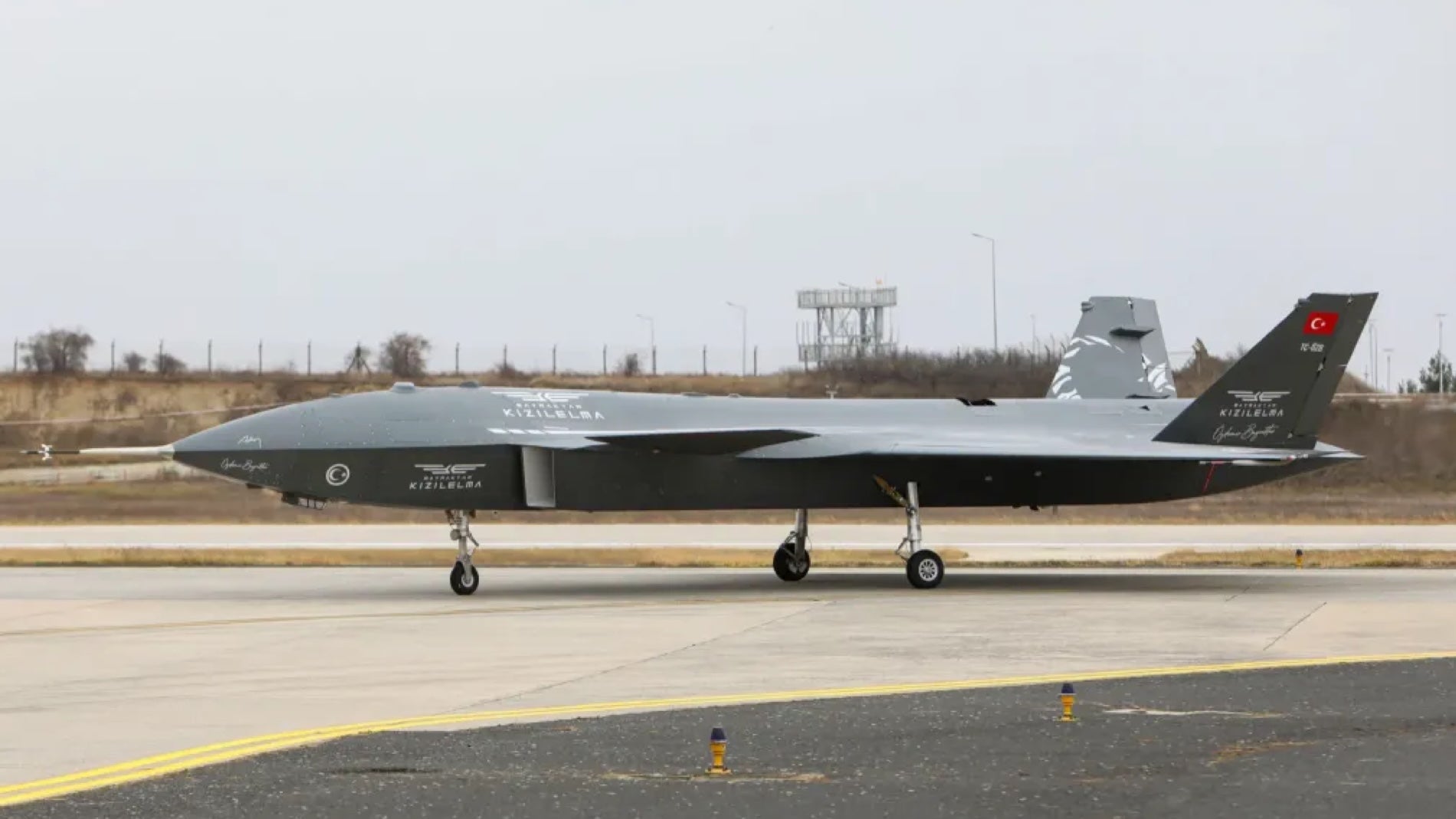 Turquía acelera la guerra de los drones de combate: su caza no tripulado ya vuela