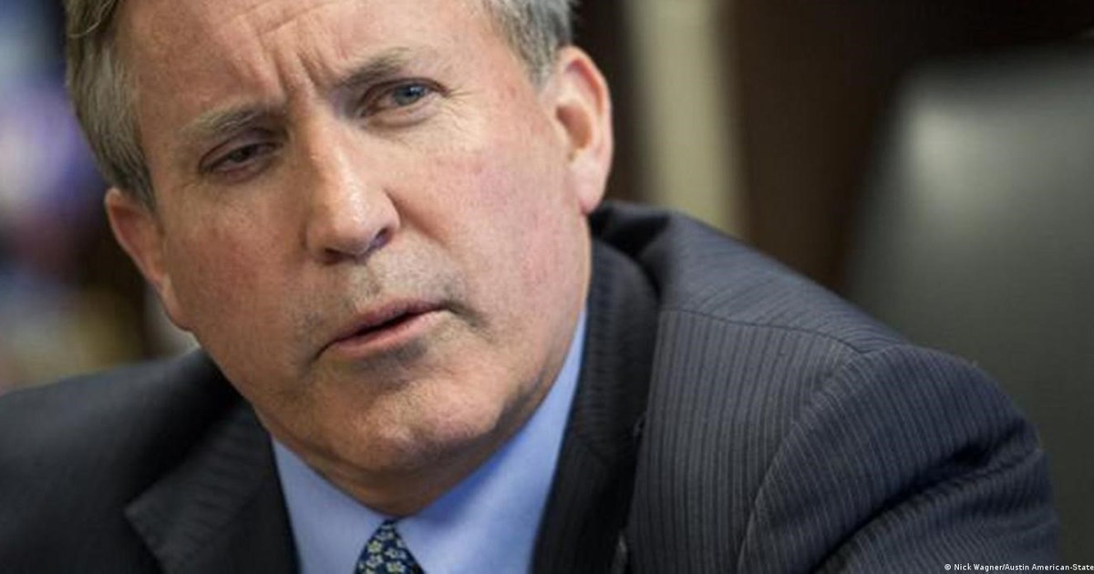 Confirmado por Ken Paxton: el estado de Texas demandó a una pequeña localidad por una polémica en los vestuarios y la violación de una ley