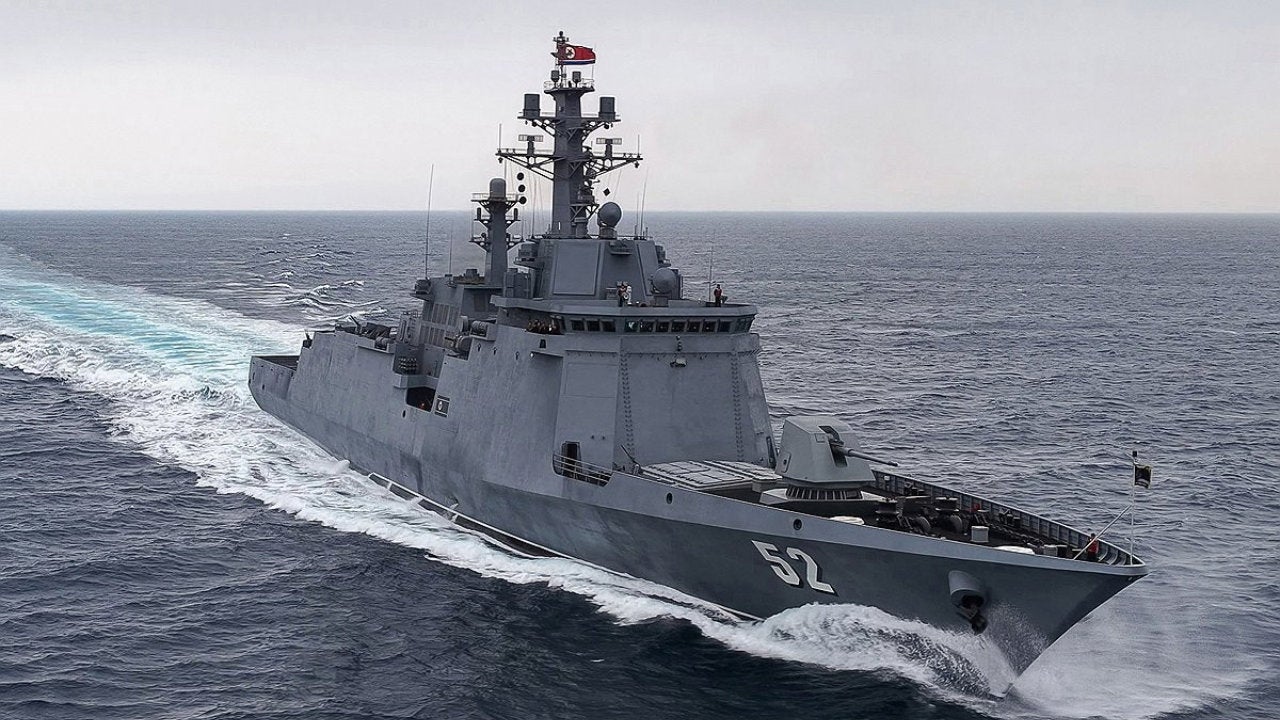 La nueva fragata de Corea del Norte tiene una cantidad absurda de ametralladoras: es algo del pasado
