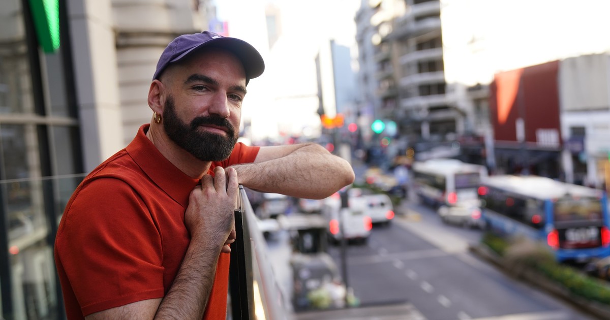El autor de Una Navidad de Mierda viajó desde Barcelona para ver el fenómeno teatral: «Al principio me horroricé con el título que le pusieron aquí, pero ahora estoy fascinado»