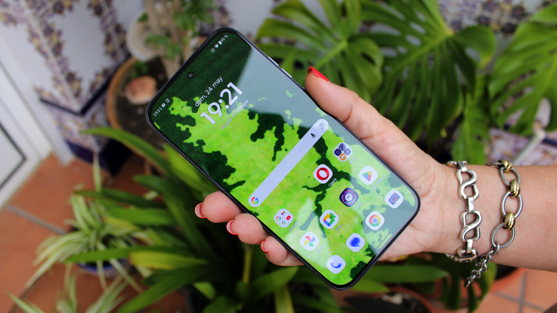 He probado este móvil Motorola y me parece muy buena compra por 200 euros: diseño prémium, pantalla top y gran autonomía
