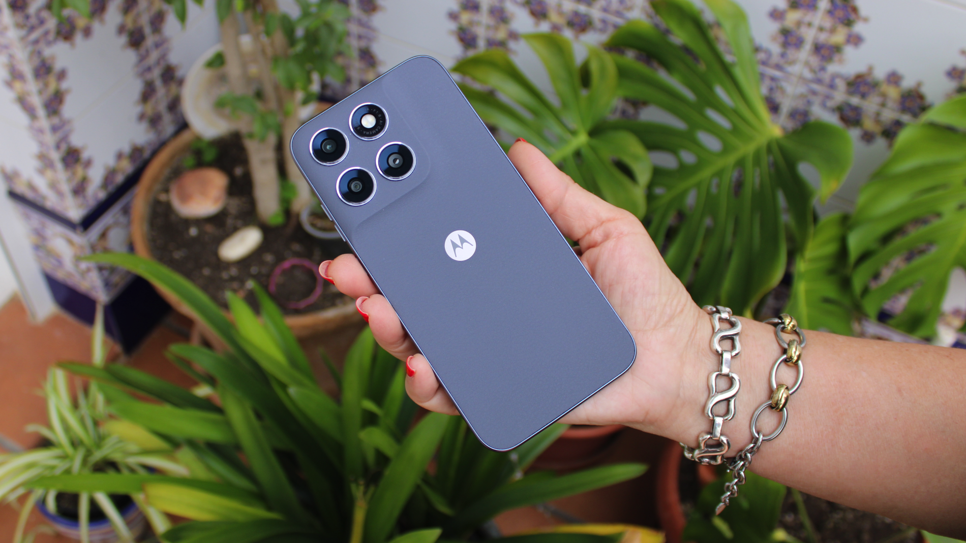 El móvil que recomiendo por 200 euros: lo firma Motorola y tiene todo lo necesario para una buena experiencia