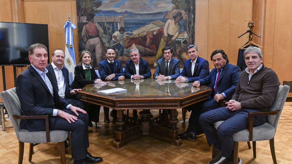 Diego Santilli y Luis Caputo recibieron a gobernadores norteños para avanzar con zona cálida y avanzar en la agenda legislativa