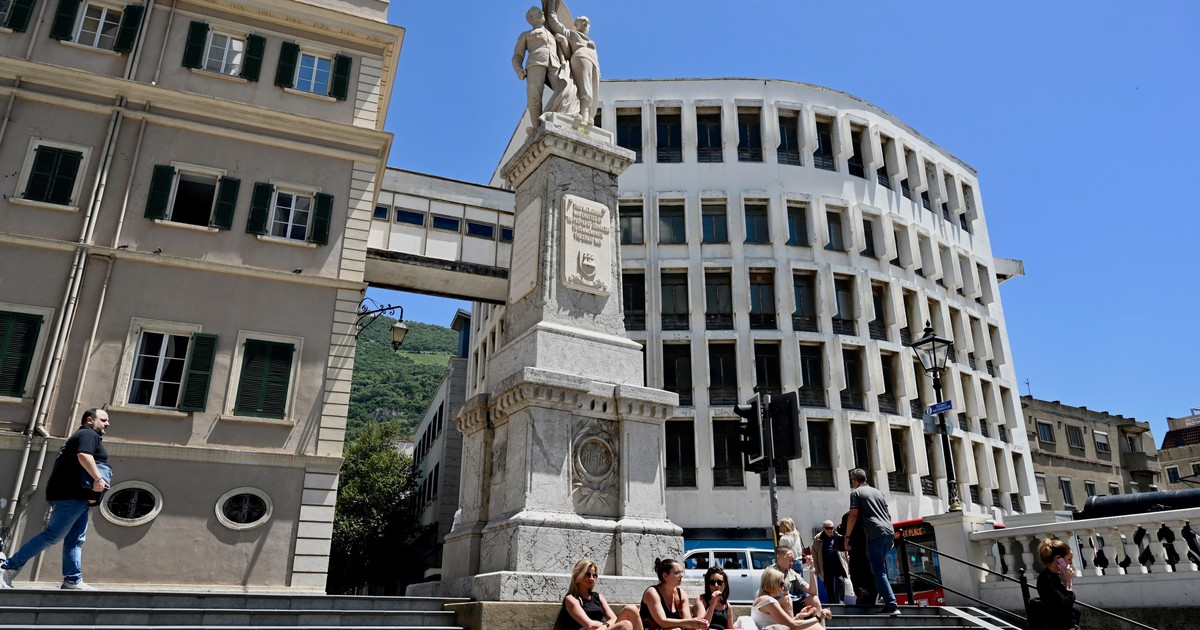 Cae la verja que separaba España de la colonia británica de Gibraltar: festejos y emoción tras un acuerdo histórico