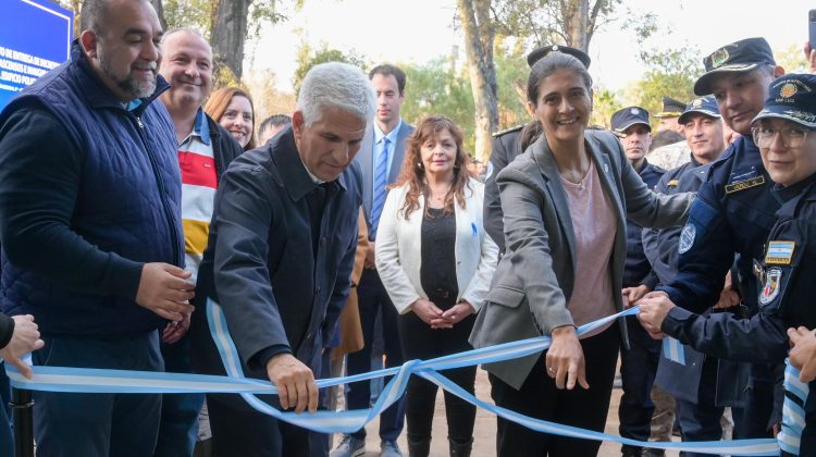 Poggi inauguró el edificio de la Comisaría 8ª que integrará a otras dos divisiones policiales 