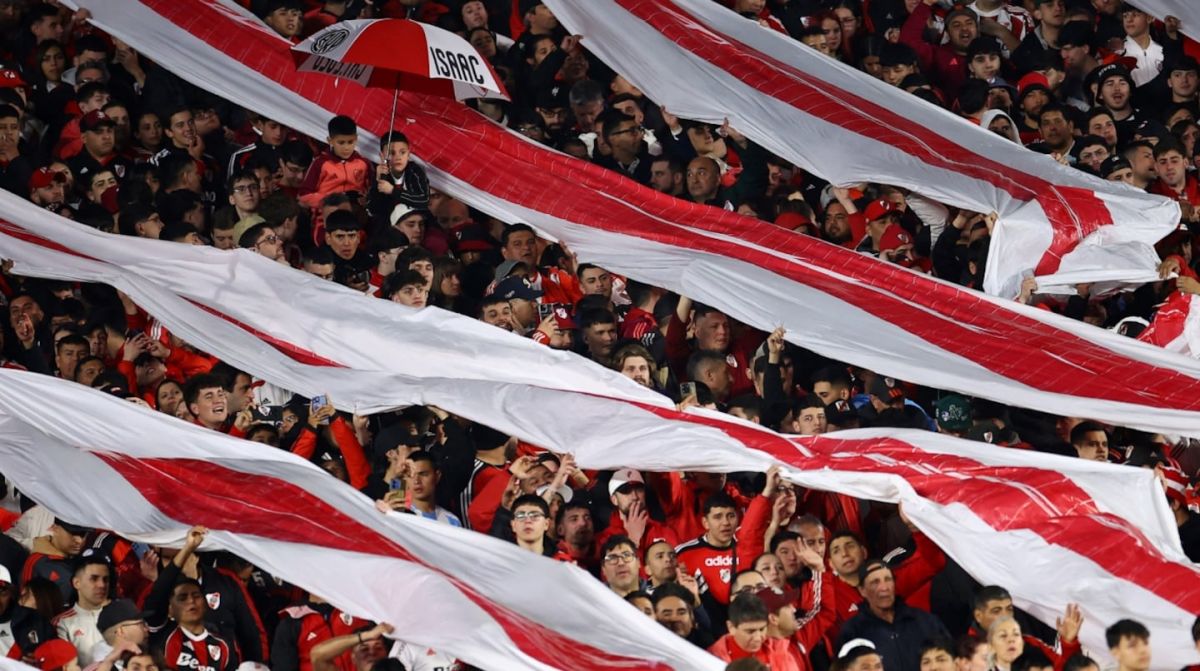 Un hincha de River murió tras la eliminación en la Copa Sudamericana: sufrió un paro cardíaco en el Enormous