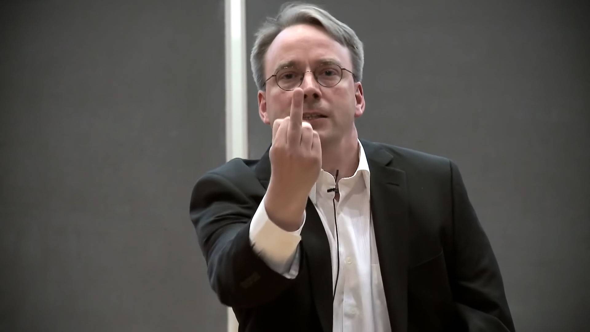El creador de Linux usó IA para resolver un fallo y asegura que el proceso fue «infernal»