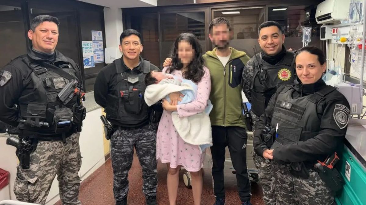 Dramático operativo: policías tuvieron que reanimar a un bebé de un mes durante un traslado de urgencia